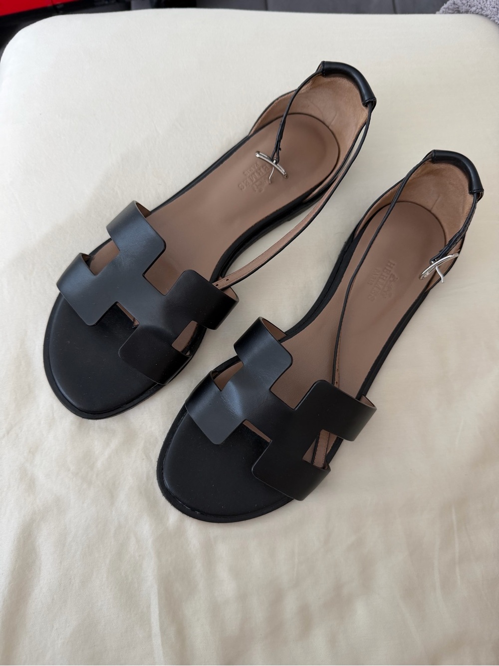 Women's Black Cutout Leather Slingback Sandals